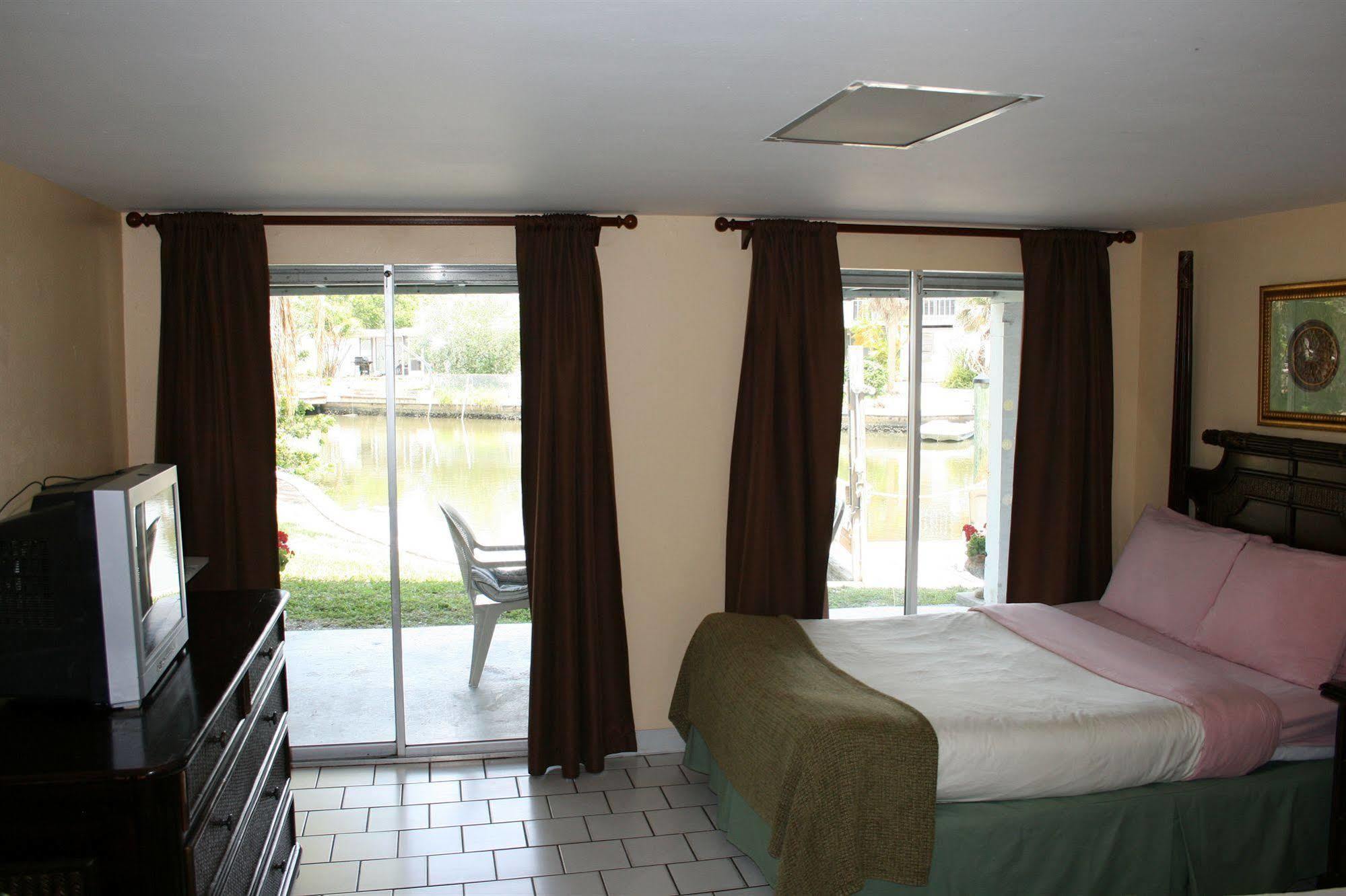 Hidden Harbor Suites Fort Myers Beach Exterior photo