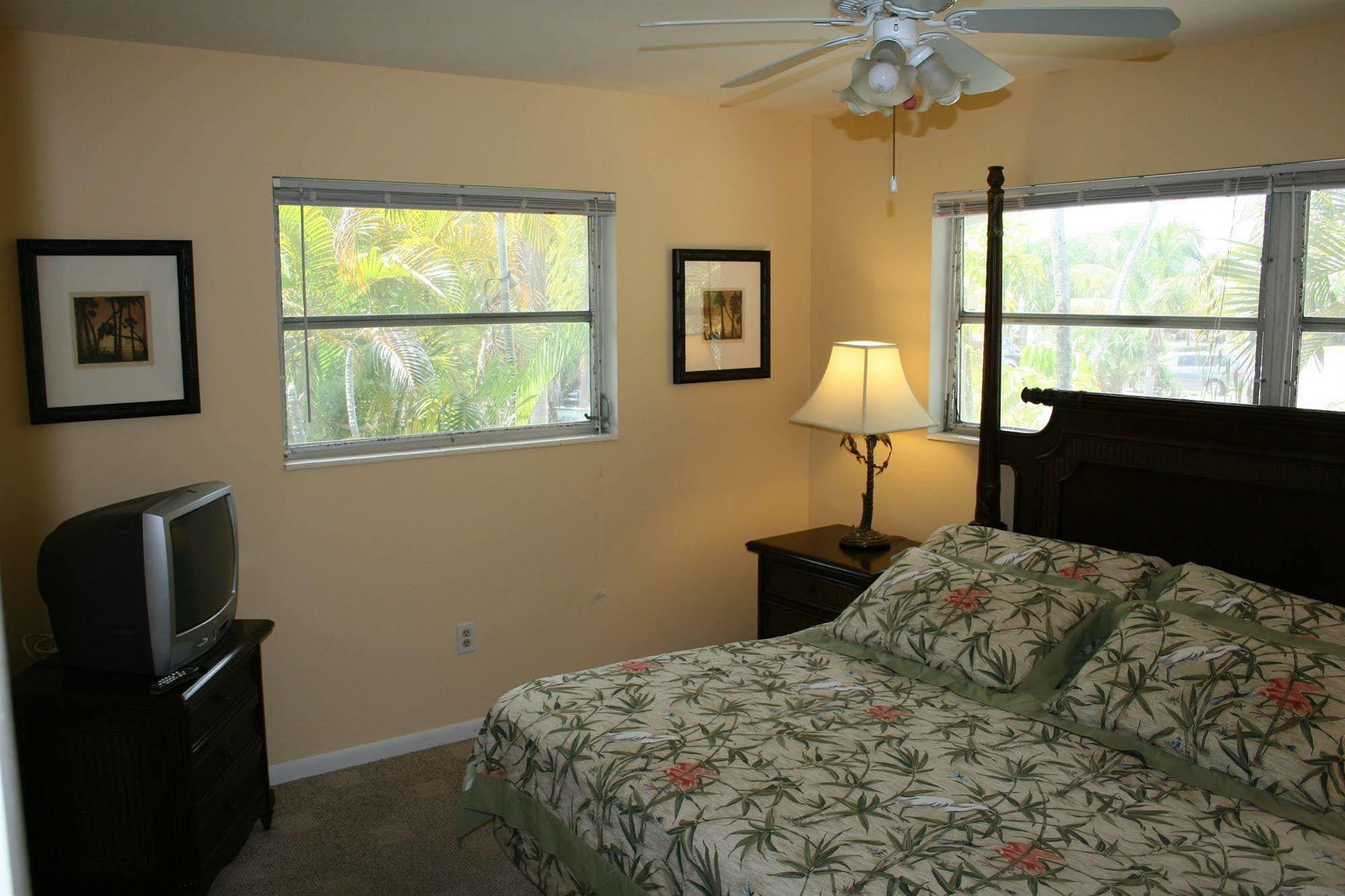 Hidden Harbor Suites Fort Myers Beach Exterior photo
