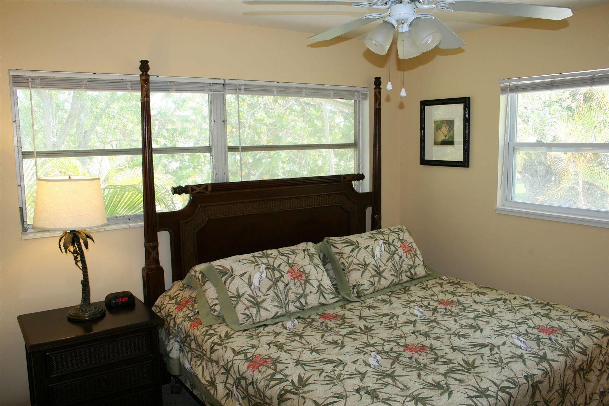 Hidden Harbor Suites Fort Myers Beach Exterior photo