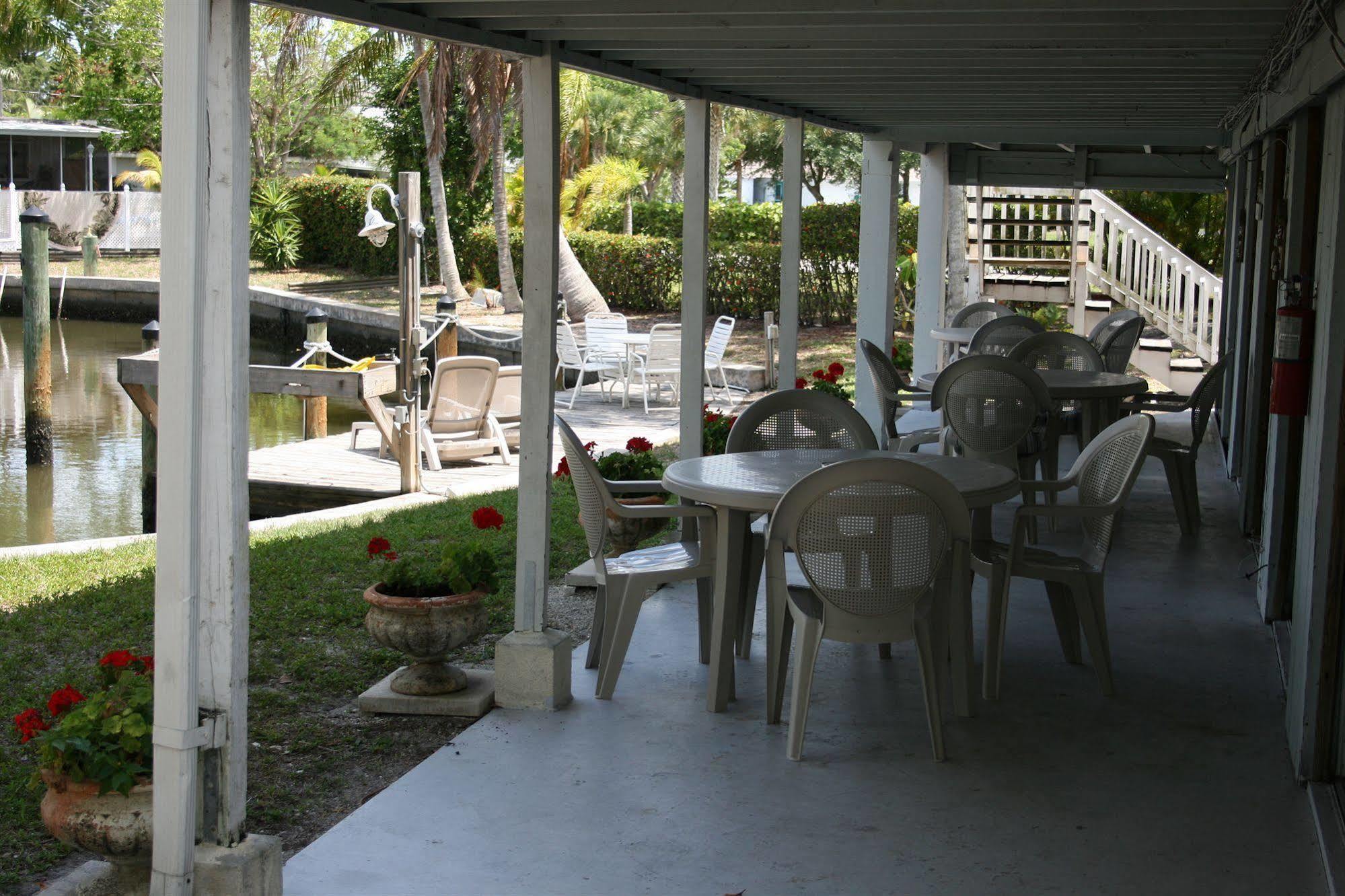 Hidden Harbor Suites Fort Myers Beach Exterior photo